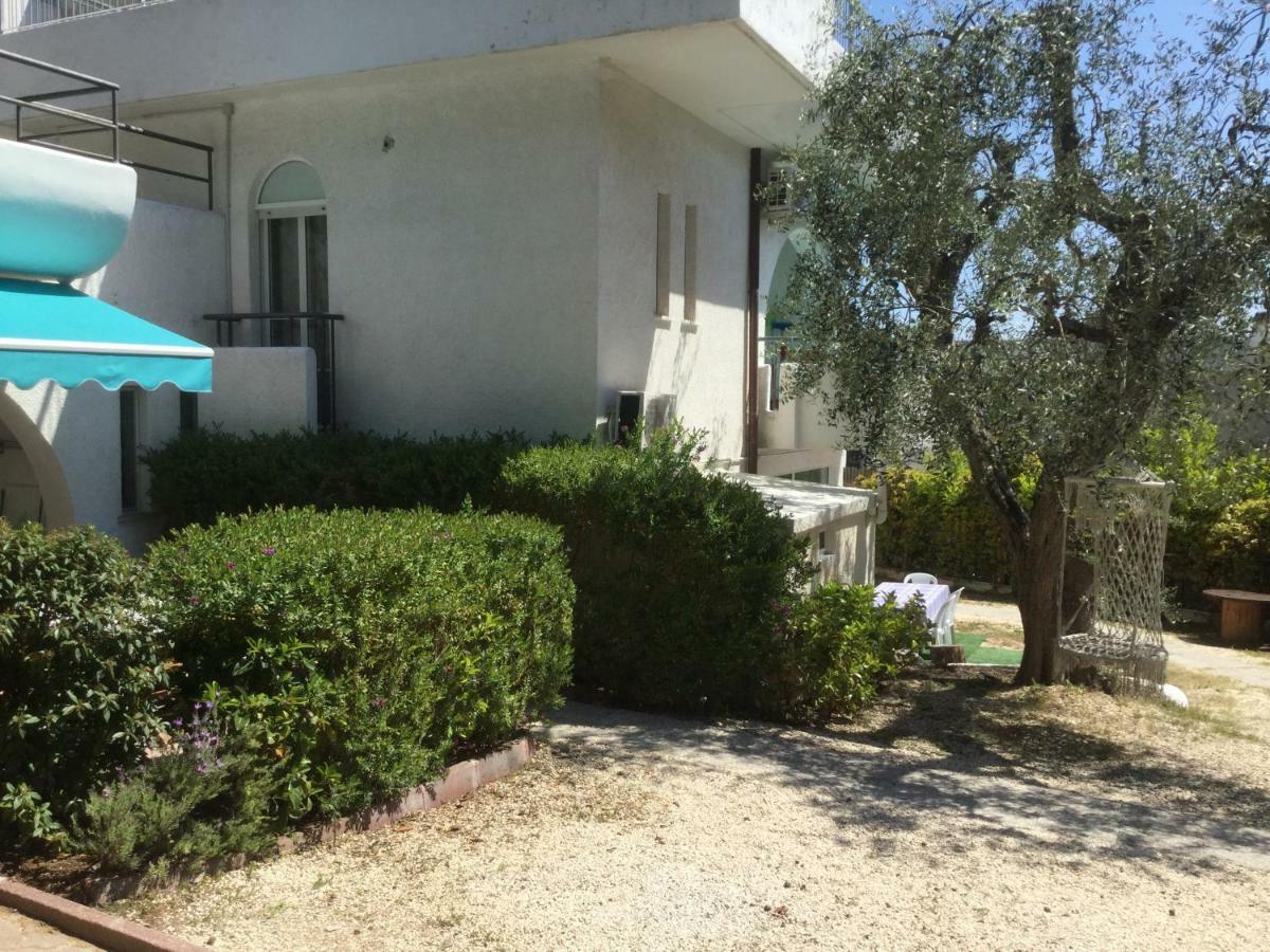 Residence I Faraglioni Mattinata Eksteriør bilde